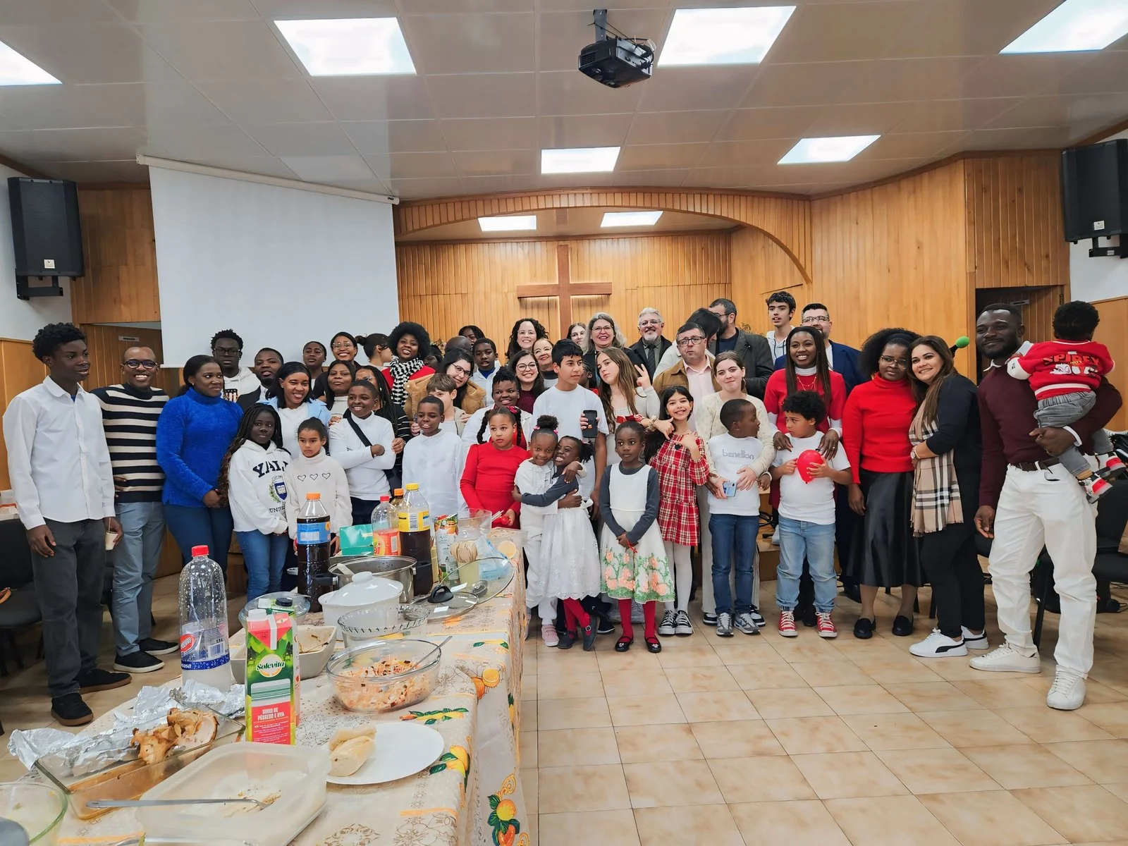 A comunidade da Igreja Evangélica Baptista de Odivelas reunida